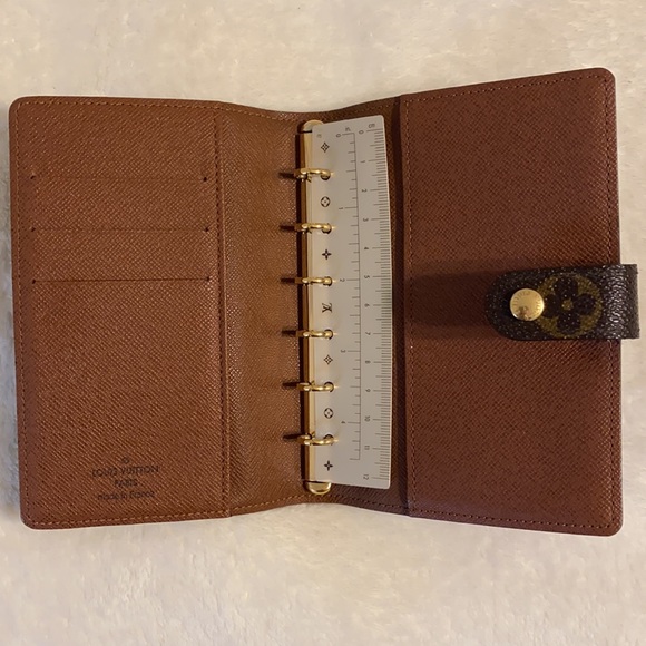 Louis Vuitton agenda. - Picture 3 of 9